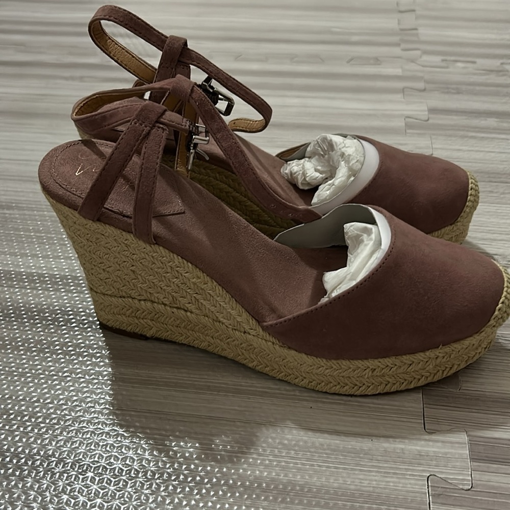 Crown Vintage Wedge